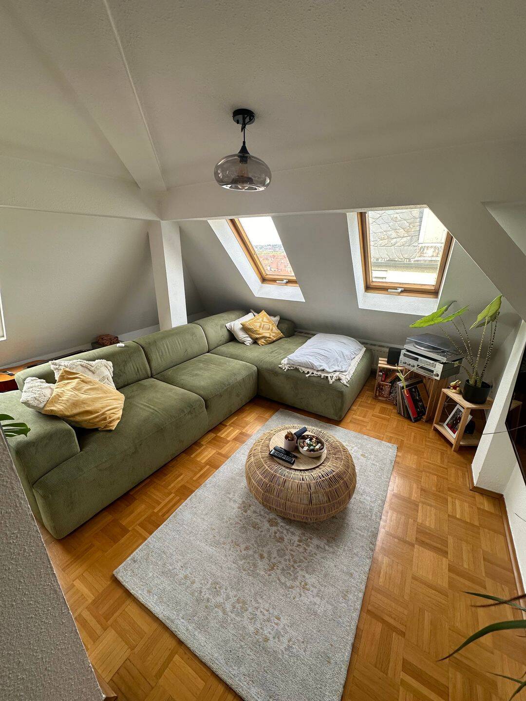 Schöne 2-Zimmer DG-Wohnung in Stuttgart-Ost mit Balkon, 70188 Stuttgart (Mitte Ost)