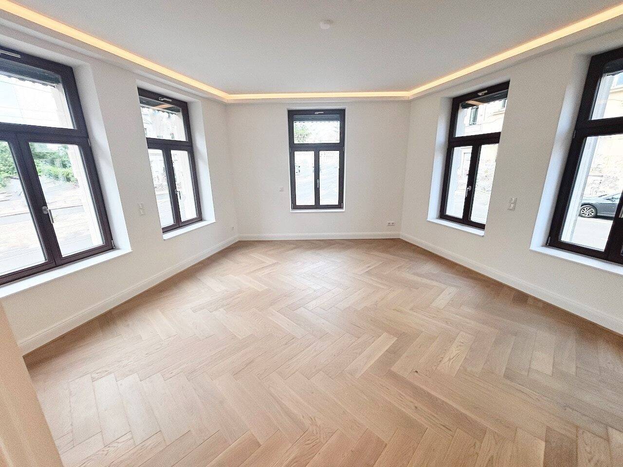 Perfekt! + Erstbezug + Parkett + Fußbodenheizung + Tageslichtbad mit Wanne & Dusche + LED-Licht, 4177 Leipzig (Altlindenau Lindenau)
