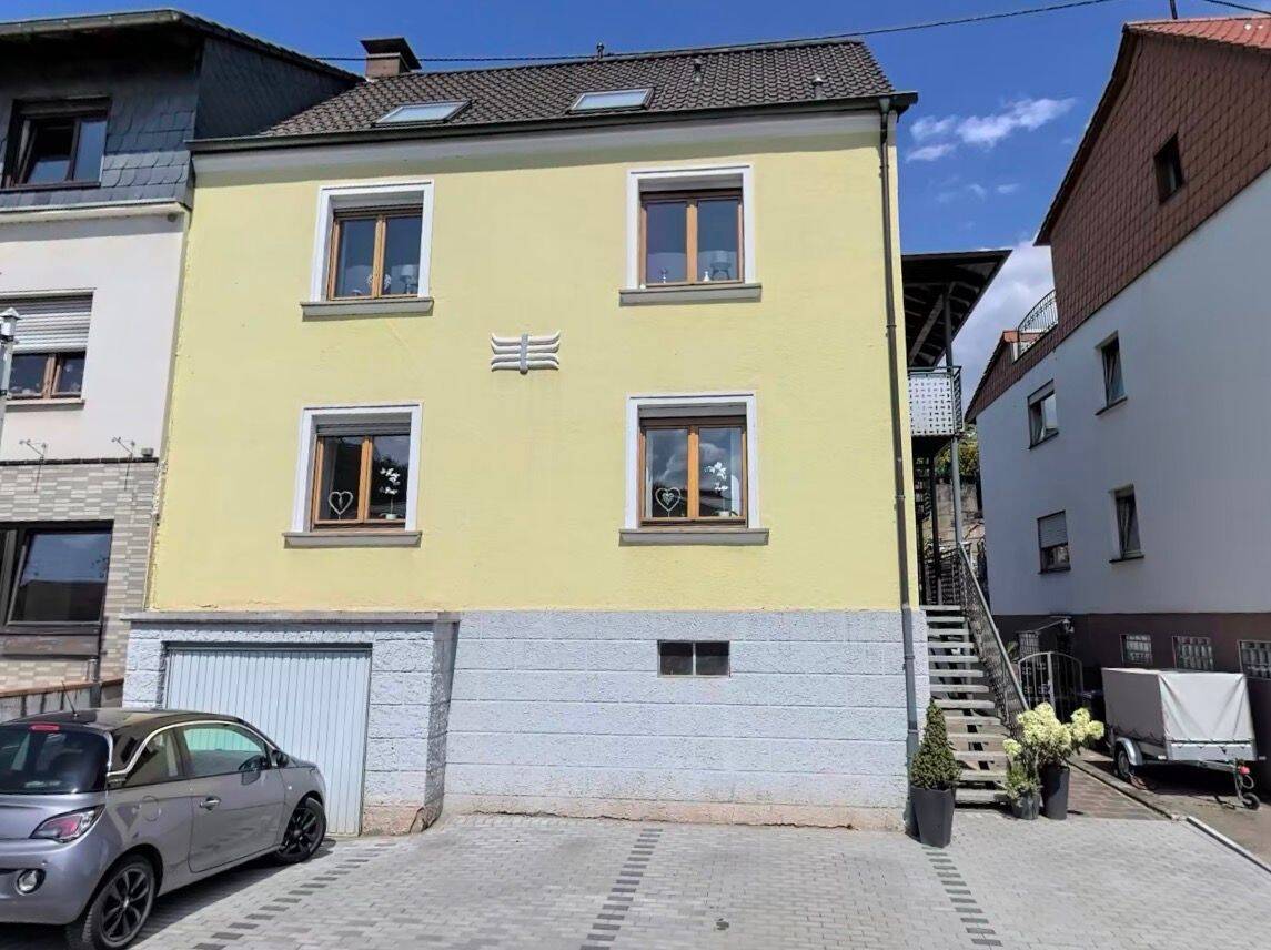 Gepflegtes 2-3 Familienhaus mit traumhafter Gartenanlage in zentraler Lage von Ludweiler, 66333 Völklingen