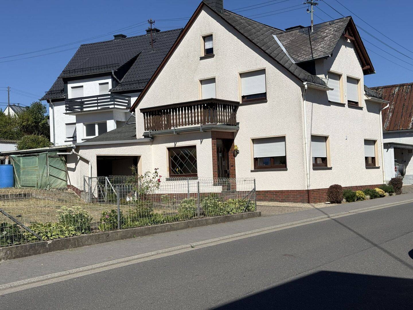Gepflegtes Einfamilienwohnhaus mit Anbau (Hobbyraum und PKW-Garage) in Langenfeld, 56729 Langenfeld