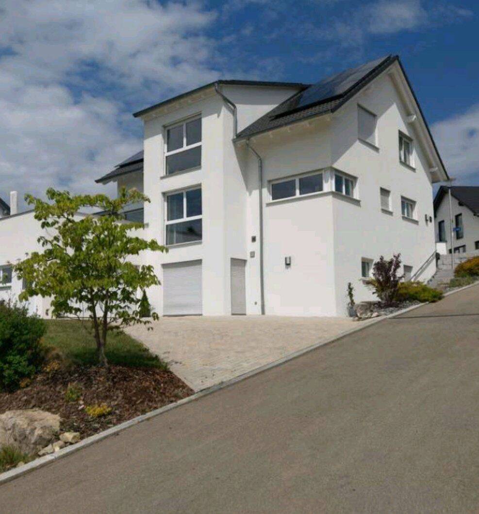 Idyllische zwei Zimmer Wohnung in Hechingen-Sickingen inkl. Abstellraum,Einbauküche, Bad + Terrasse, 72379 Hechingen