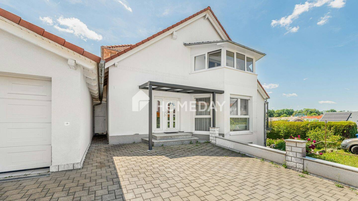 Viel Platz zum Ankommen: traumhaftes Einfamilienhaus mit Wintergarten und Einliegerwohnung, 88630 Pfullendorf