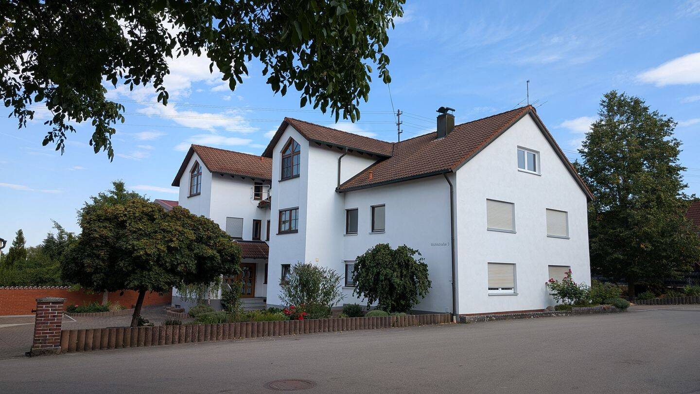 Schöne, frisch renovierte 5-Zi.-W. mit Balkon in Dunstelkingen, 89561 Dischingen