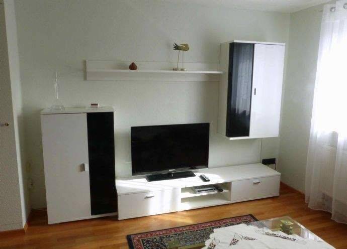 Einfach einziehen! Sehr gepflegte und komplett möblierte 2 Zimmer-Wohnung in einem Zweifamilienhaus in Nürnberg-Moorenbrunn – Nähe Südklinikum, 90475 Nürnberg