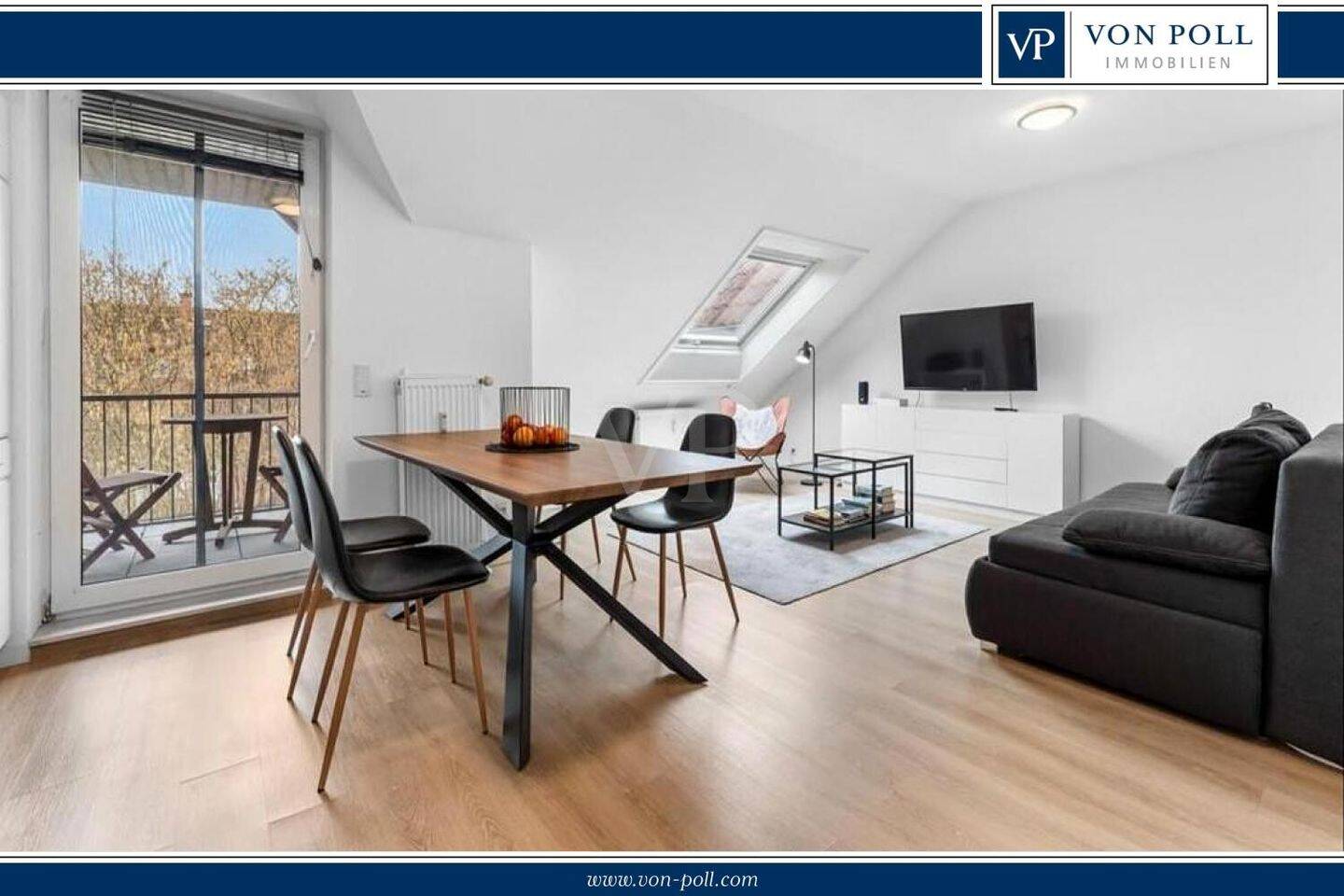 Schönes 1-Zimmer-Apartment im Dachgeschoss mit Duschbad in Balkon