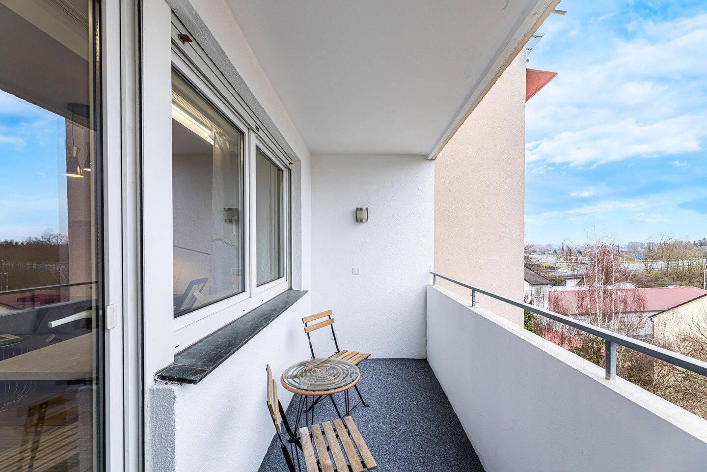 PROVISIONSFREI: Renovierte 3-Zimmer-Wohnung mit Balkon, Domblick, Aufzug und Garage., 96103 Hallstadt