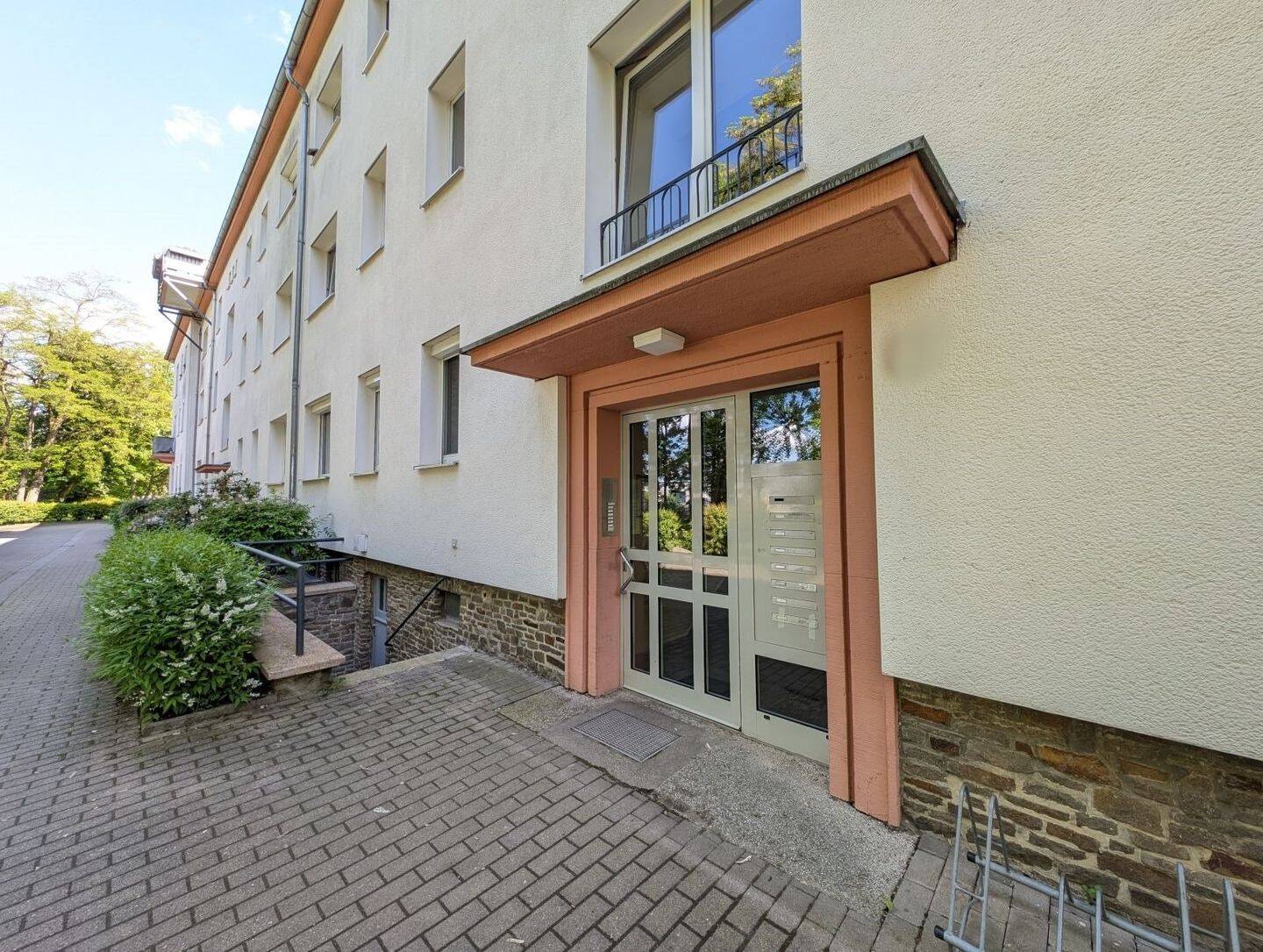Frisch renovierte Drei-Zimmer-Wohnung mit Stellplatz – sofort einziehen, 4416 Markkleeberg