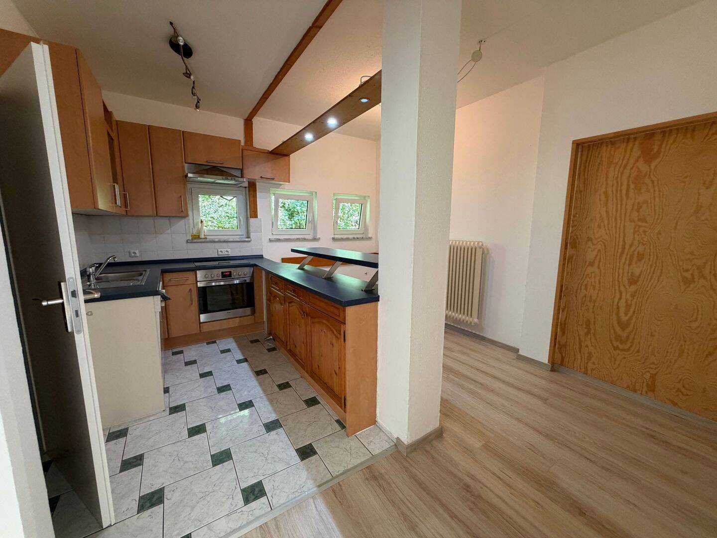 Gepflegte 2-Zimmer-Eigentumswohnung im 1. Obergeschoss mit Terrasse, Garten und Garage, 95361 Ködnitz