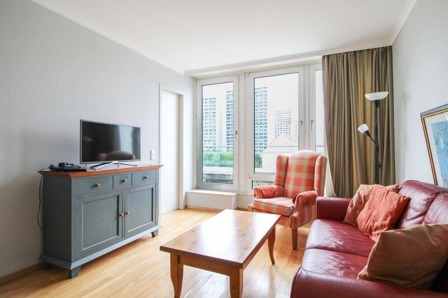 Wohnen über den Dächern Berlins mit Blick auf den Fernsehturm, Concierge Service & TG-Stellplatz, 10117 Berlin (Mitte)