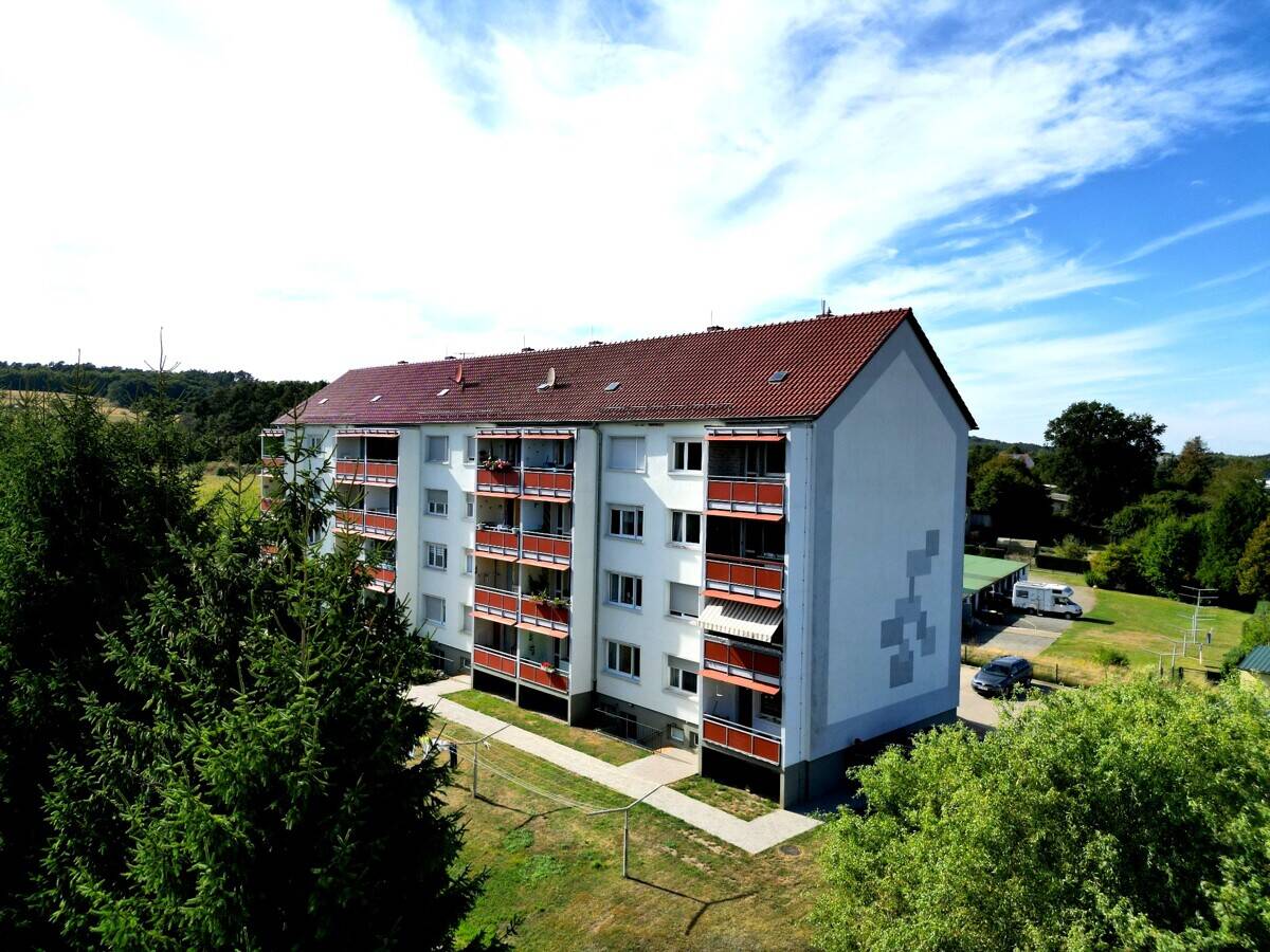 Sanierungsbedürftige 3-Zimmer-Wohnung mit Balkon und guter Aussicht, 39356 Oebisfelde-Weferlingen
