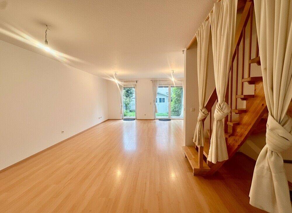 Charmantes Reihenmittelhaus mit Garten, Terrasse und Tiefgaragenstellplatz in Landau in der Pfalz, 76829 Landau in der Pfalz