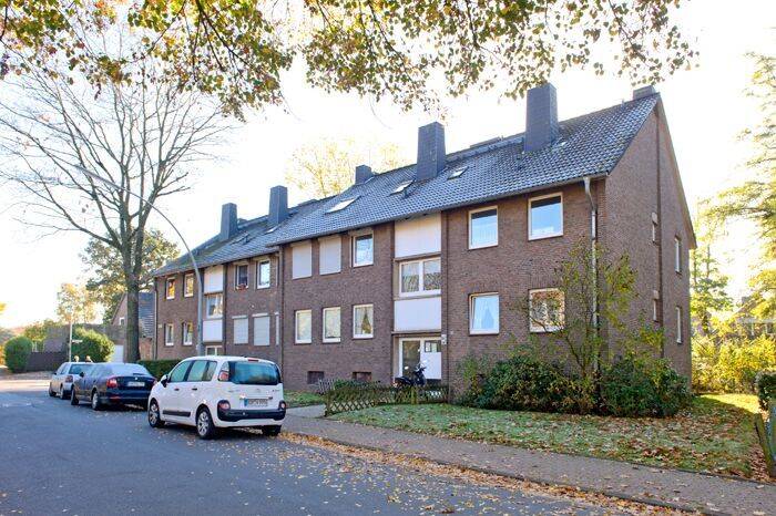 Charmante 2-Zimmer-Etagenwohnung in Bocholt mit neuem Wannenbad, Tapeten und Laminatboden, 46397 Bocholt