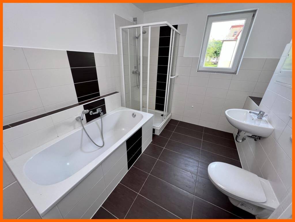 Modernes Bad und Balkon – 4 Raum Wohnung mit Wanne und Dusche zu vermieten!, 7545 Gera (Bieblach Innenstadt Ostviertel Pforten Untermhaus)