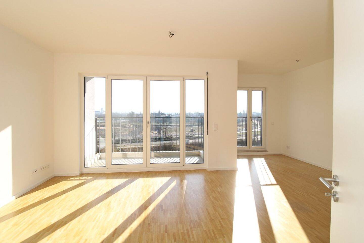 Helle 3-Zimmer-Wohnung mit Balkon und Aussicht in Dresden – Flößerstraße – Frei ab 01.10.2026, 1139 Dresden (Kaditz Mickten Pieschen-Süd Trachau)