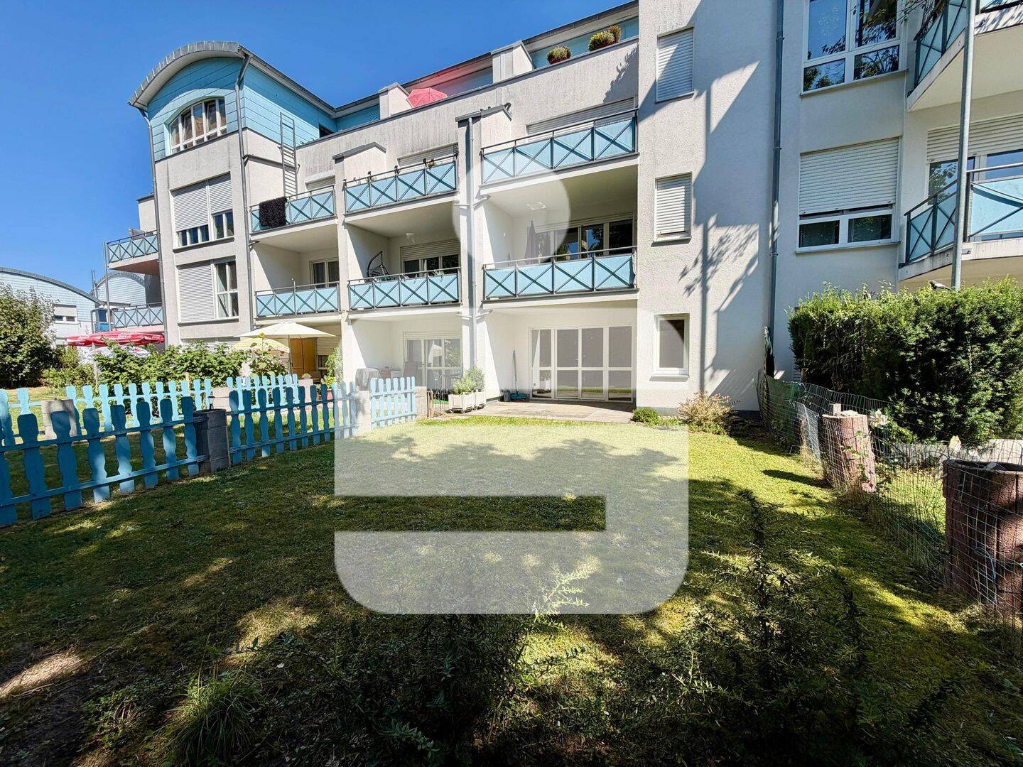 Wohnen mit Wohlfühlfaktor – Erdgeschosswohnung mit Garten und TG-Stellplatz in Amberg, 92224 Amberg