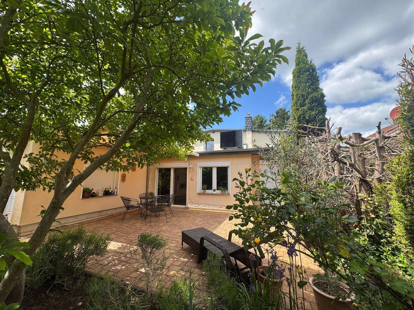 Großzügiges Familienhaus mit schönem Garten und Top-Energieeffizienz in begehrter Pankower Lage, 13127 Berlin (Pankow)