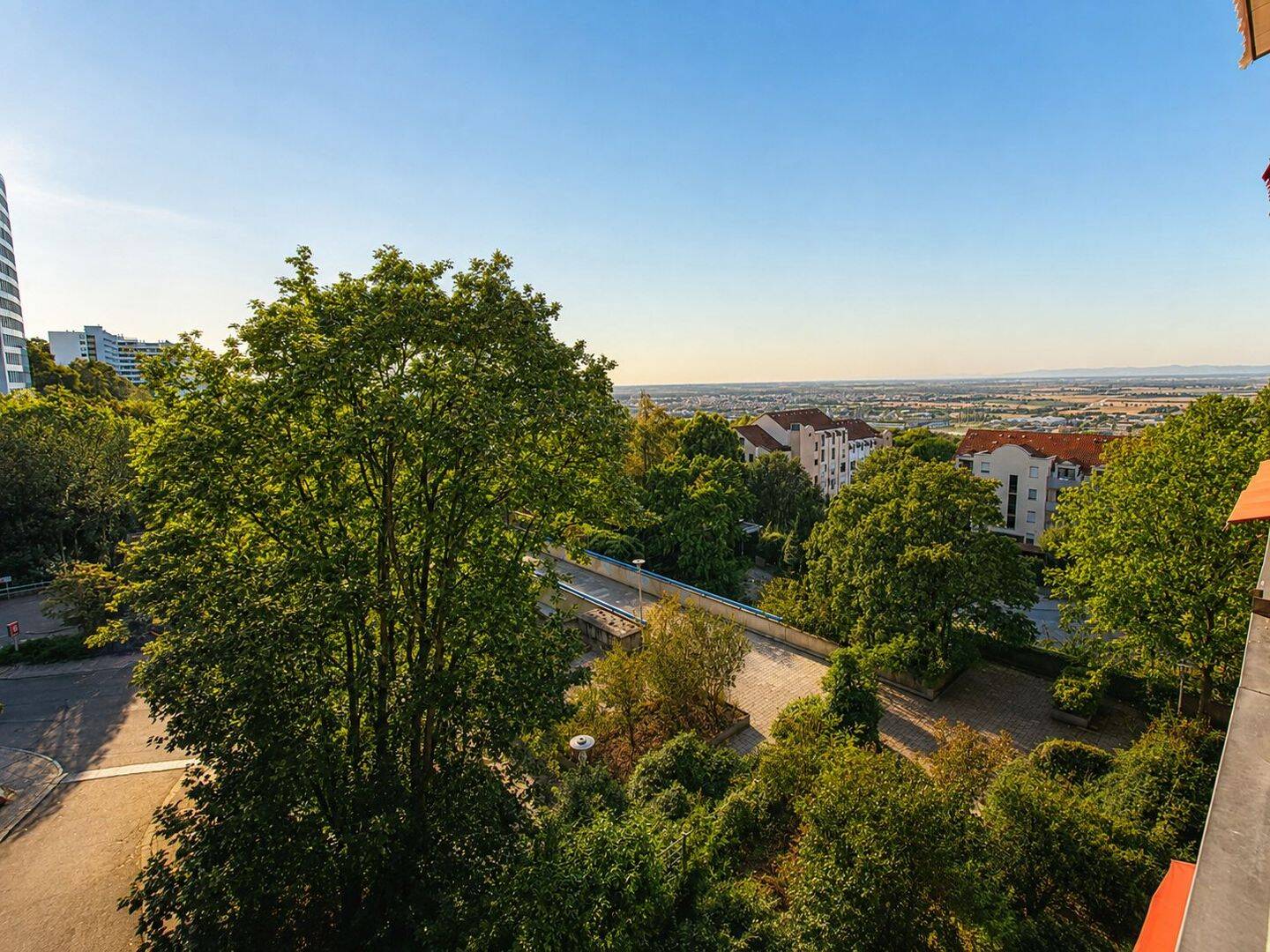 Wohnen mit Weitblick – attraktive 3 Zimmer Wohnung mit überdachtem Balkon und Tiefgarage, 69126 Heidelberg (Boxberg Emmertsgrund Rohrbach Südstadt)