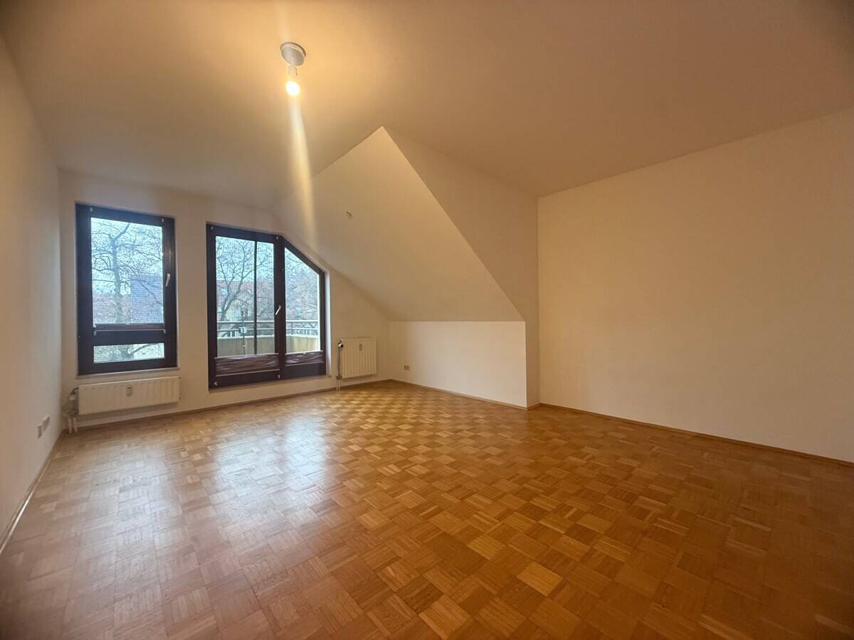Lichterfelde: 2-Zimmer-Dachgeschoss-Wohung mit Balkon und ca. 45 m² per SOFORT LEER zu VERKAUFEN, 12205 Berlin (Steglitz-Zehlendorf Lichterfelde)