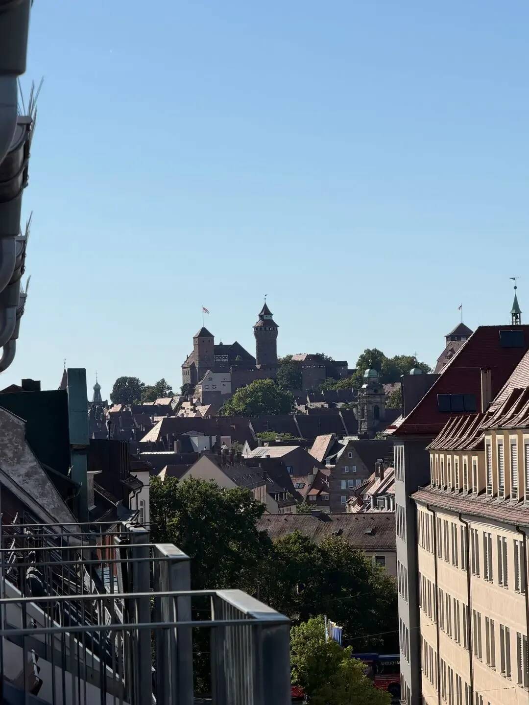 Neu möbliertes 1-Zimmer-Apartment mit Balkon & traumhaftem Burgblick in Nürnberg-Wöhrd, 90489 Nürnberg (Gärten bei Wöhrd Rennweg Veilhof Wöhrd)