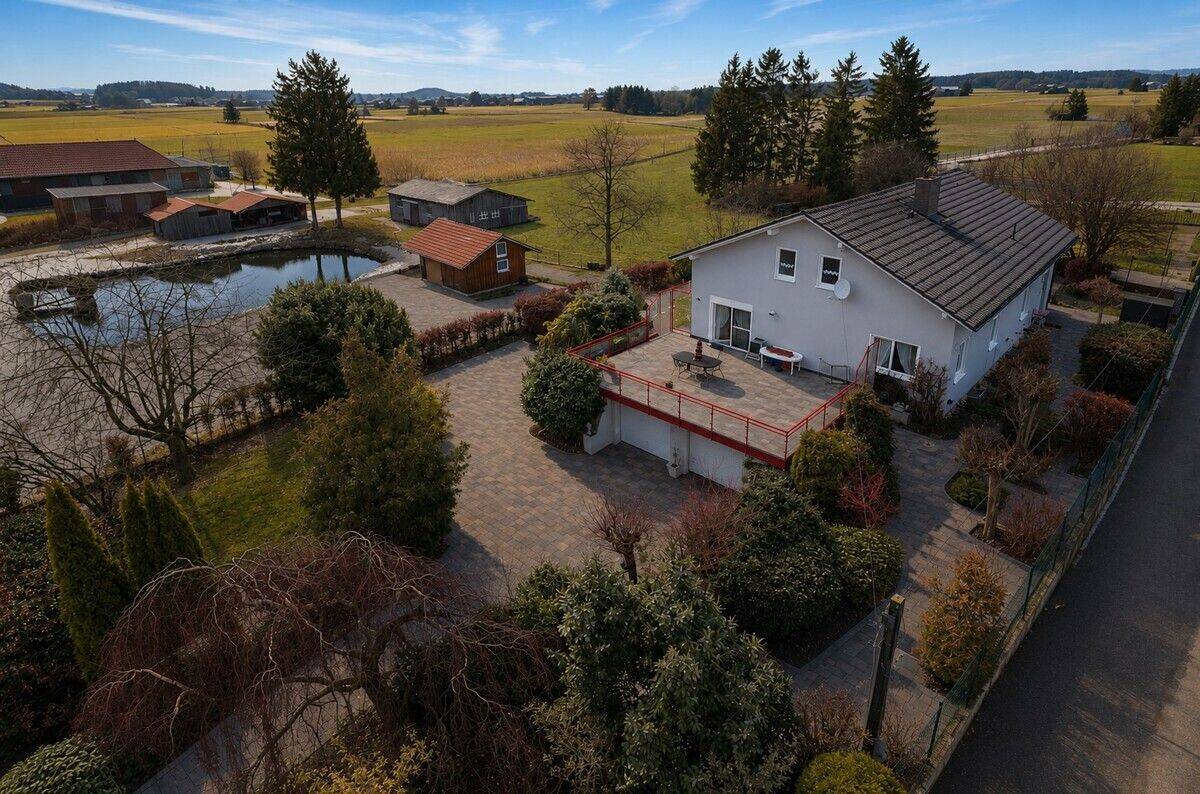 Haus mit Herz, Platz & Perspektive – Wohnen mit Gartenidyllen, 93455 Traitsching