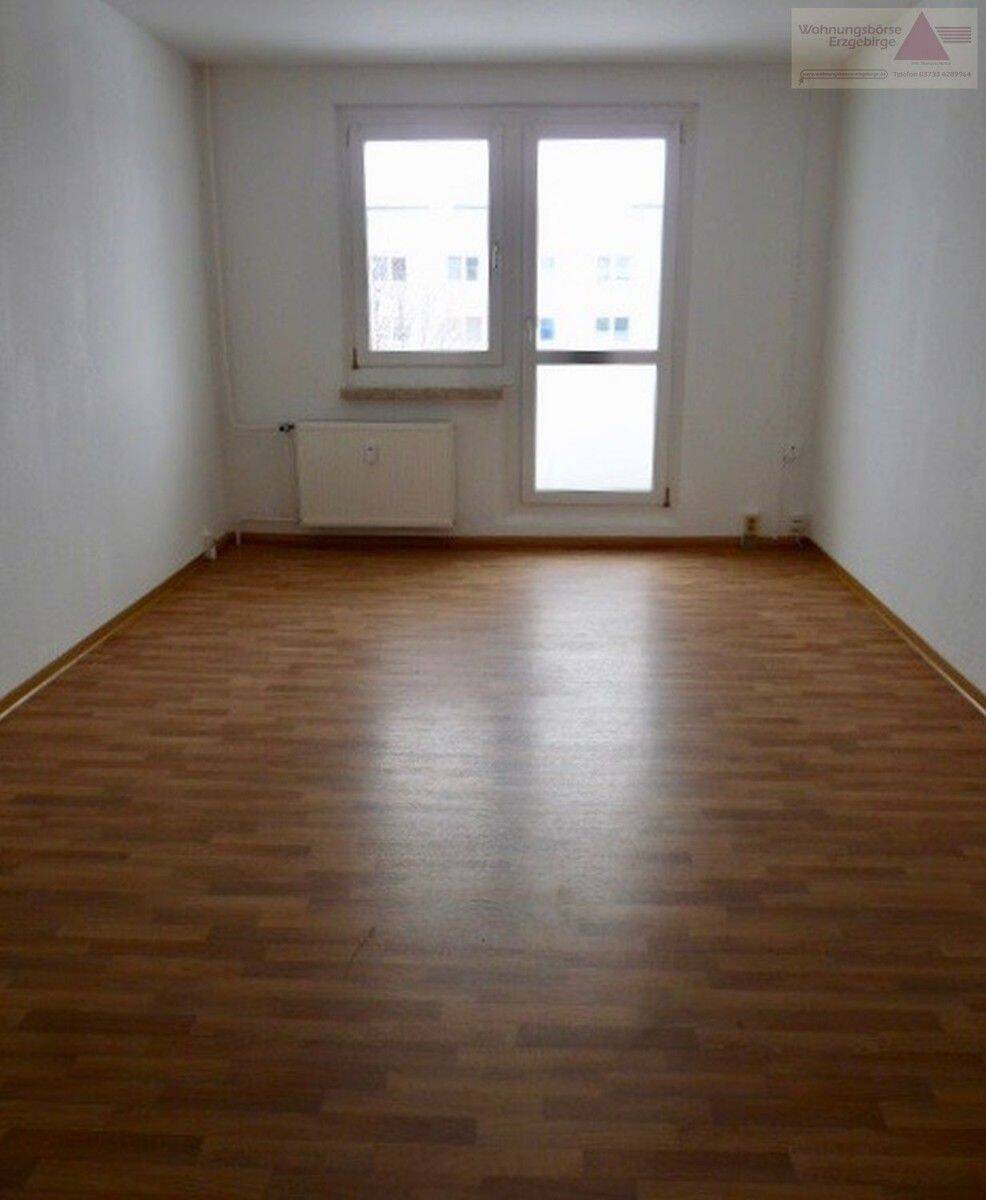 Renovierte 2-Raum-Wohnung mit Balkon in Klingenberg!