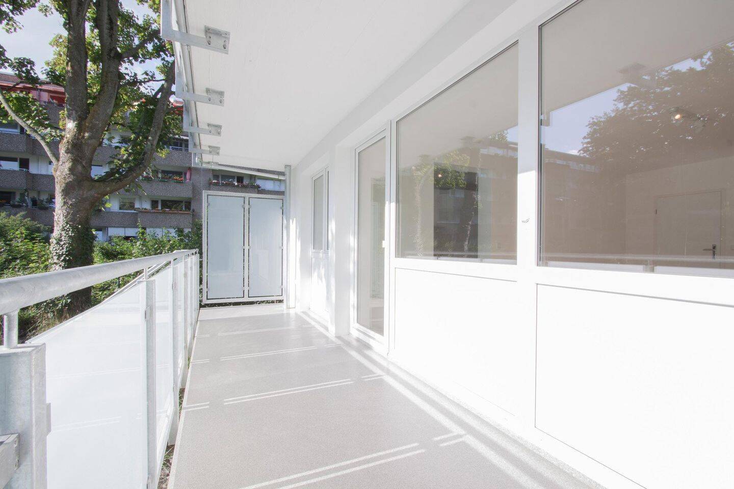 240 qm Garten, EBK, 3 Zimmer mit großem Sonnenscheinbalkon, 40593 Düsseldorf (Benrath Garath Urdenbach)