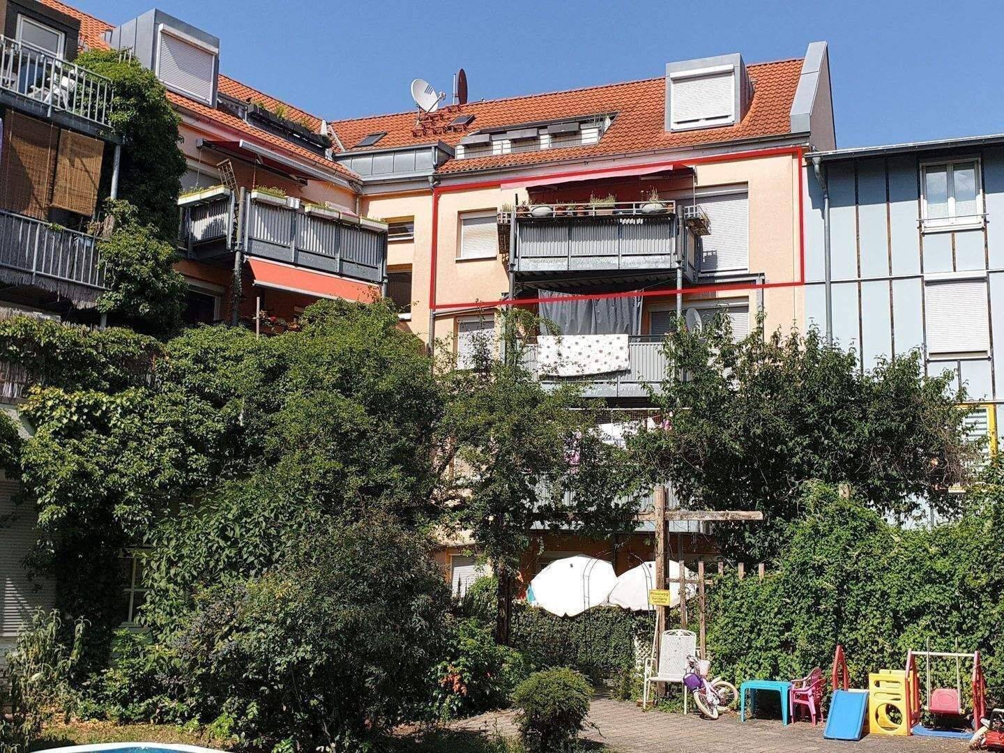 Urbanes Wohnen mit Hof-Idylle – Charmante 3,5-Zimmer-Wohnung mit Südwestbalkon in Nbg-Ottilienstraße, 90461 Nürnberg