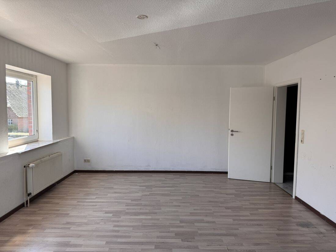 Großzügige, renovierte und familienfreundliche 3-Zimmer Obergeschosswohnung zum Wohlfühlen!, 25727 Süderhastedt