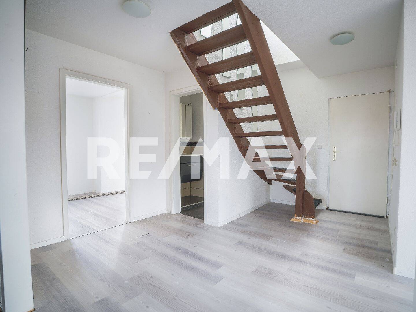 RE/MAX: Sofort einziehen! Sommeraktion für Wohnungssuchende:Bezugsfreie Maisonette in zentraler Lage, 78054 Villingen-Schwenningen