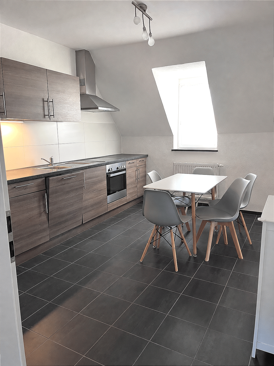 Ab 01.10.2026 / Gepflegte 3-Zimmer- Dachgeschosswohnung im Zweifamilienhaus, 54558 Gillenfeld
