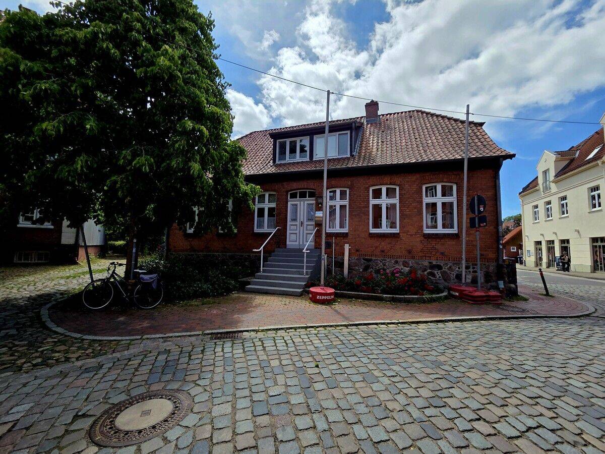 Wohnen mit Historie: Charmantes Stadthaus mit privater Oase im Herzen von Mölln, 23879 Mölln