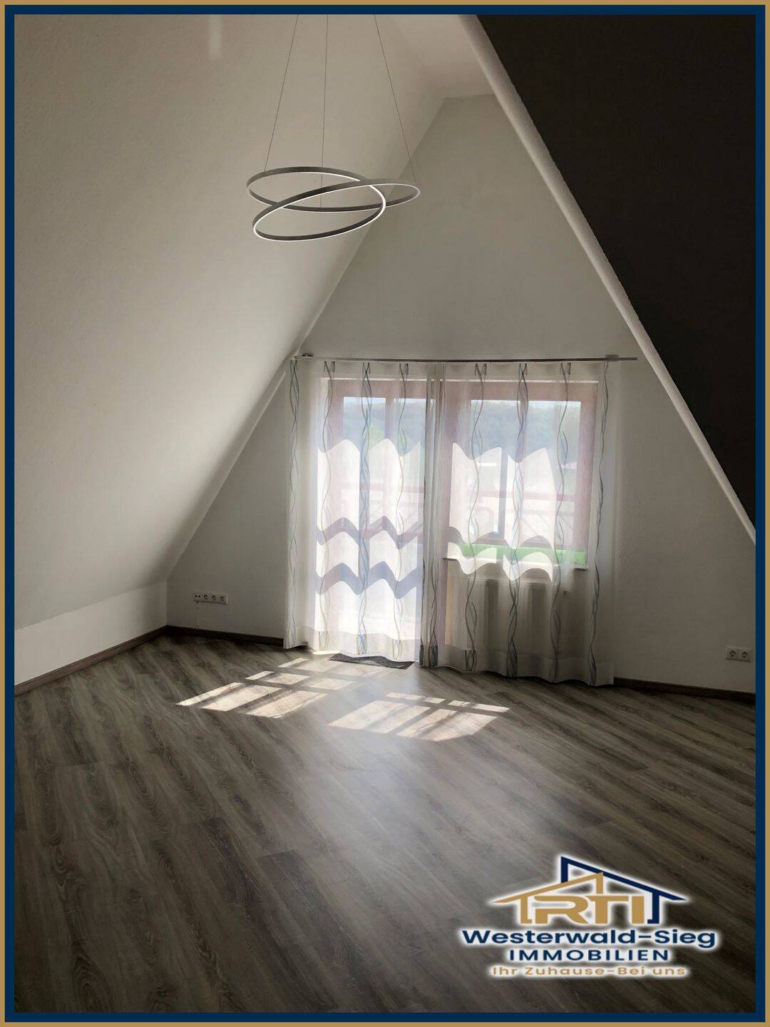 Exklusive 3-Zimmer-Dachgeschosswohnung mit EBK in Bad Marienberg, 56470 Bad Marienberg (Westerwald)