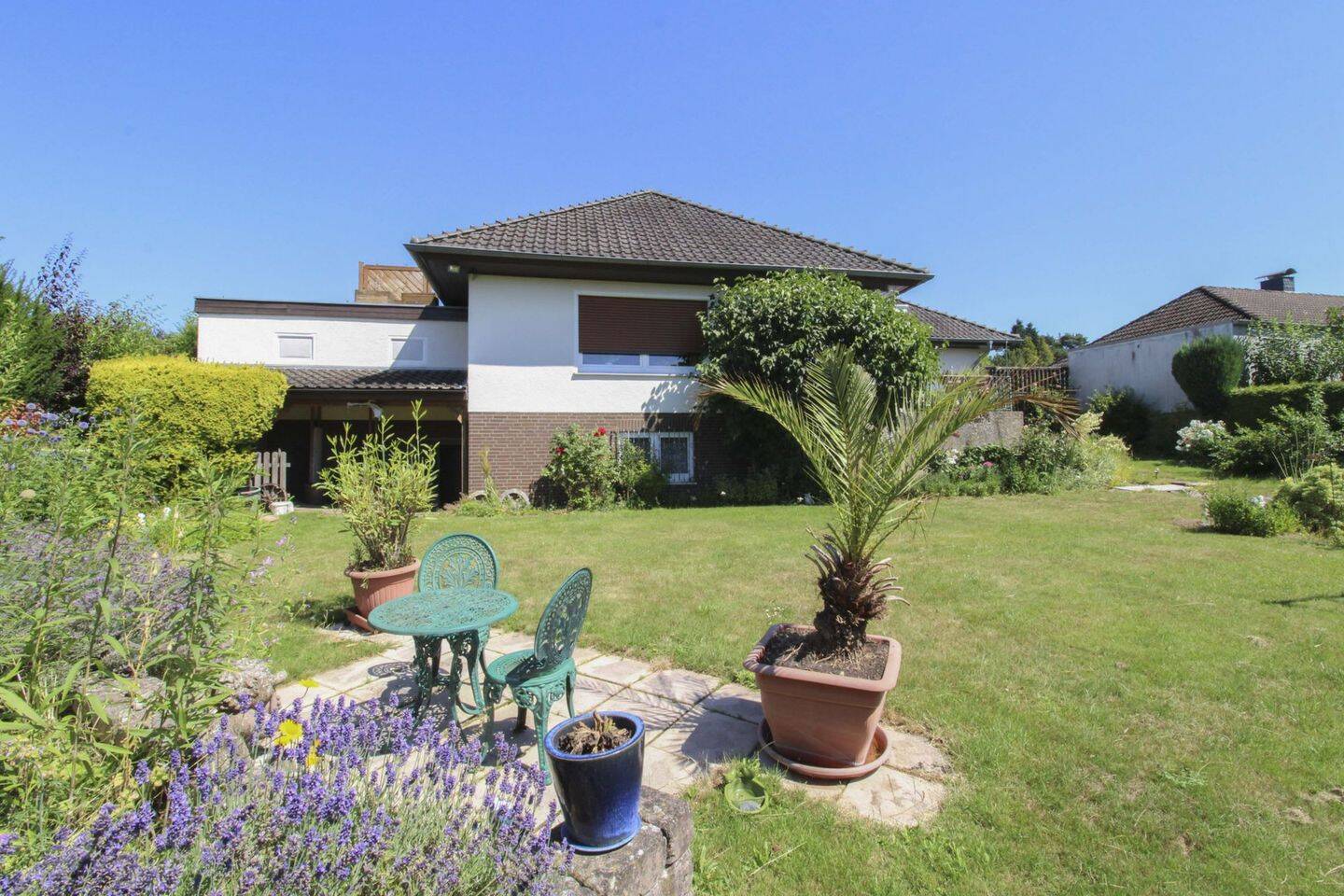 Eigenheim mit Garten, 2 Garagen und Carportstellplatz in Vorstadtlage, 31789 Hameln
