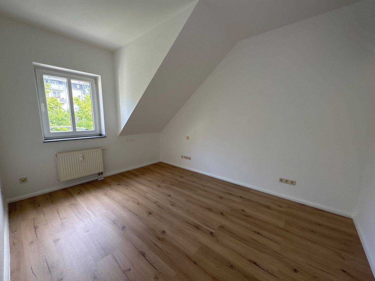 Alles NEU – DG  + Aufzug  + Küche mit Balkon  + WG-gerecht !, 9126 Chemnitz (Altchemnitz Bernsdorf Gablenz Lutherviertel Sonnenberg)