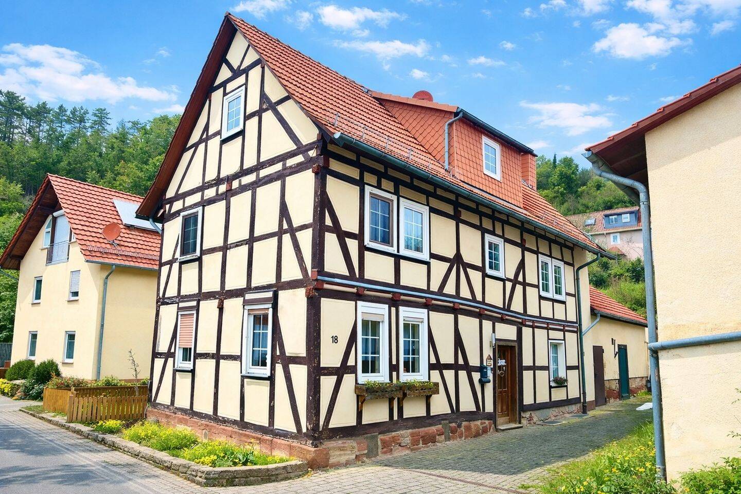 NEUER PREIS! Charmantes Fachwerkhaus mit großzügigem Raumangebot, 37296 Ringgau