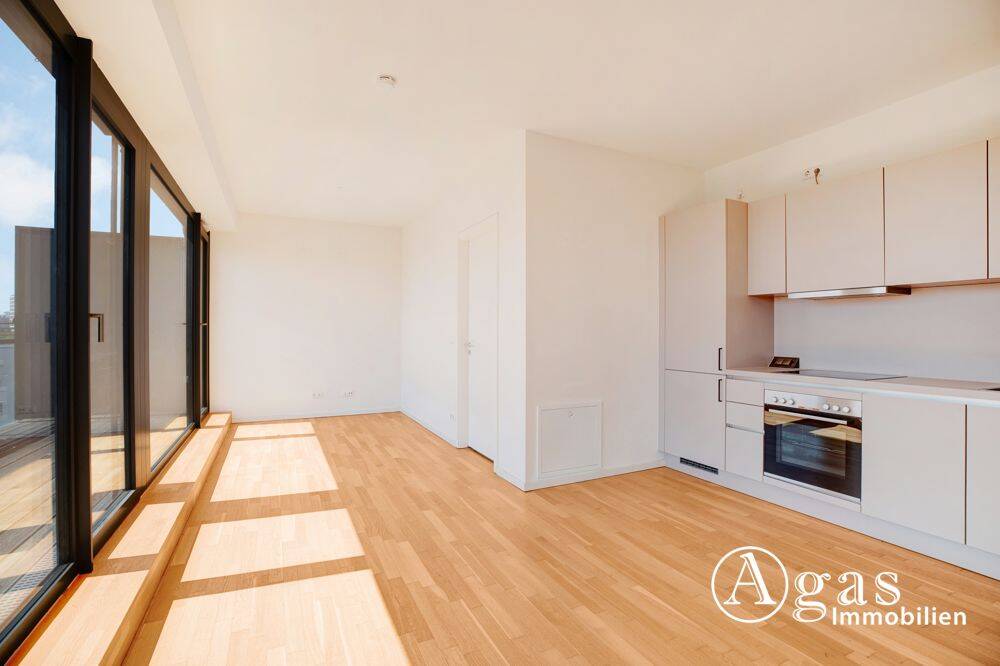 Lichtdurchflutete 2 Zimmer Wohnung mit ca. 67m², EBK und großem Balkon in Berlin-Mitte!
