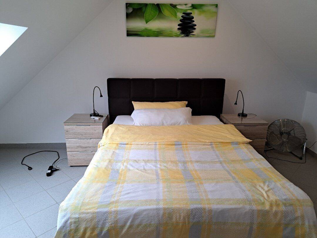1Person Nichtraucher mit Arbeitsvertrag
Möbliertes Apartment €750.-
€1200.- Kaution
Strom und Gas exklusive
Reinigungsservice Bettwäsche, 51373 Leverkusen (Bürrig Küppersteg Rheindorf Wiesdorf)