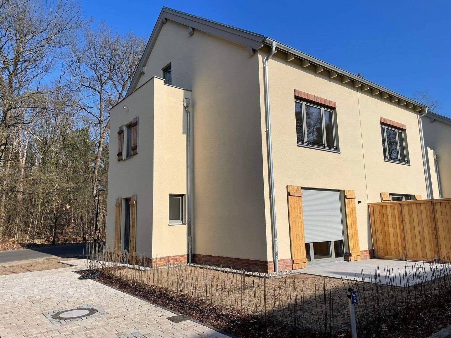 Doppelhaushälfte mit Terrasse, Garten und PKW-Stellplatz – BT Sonntag 23.08./10:15 Uhr, 14547 Beelitz