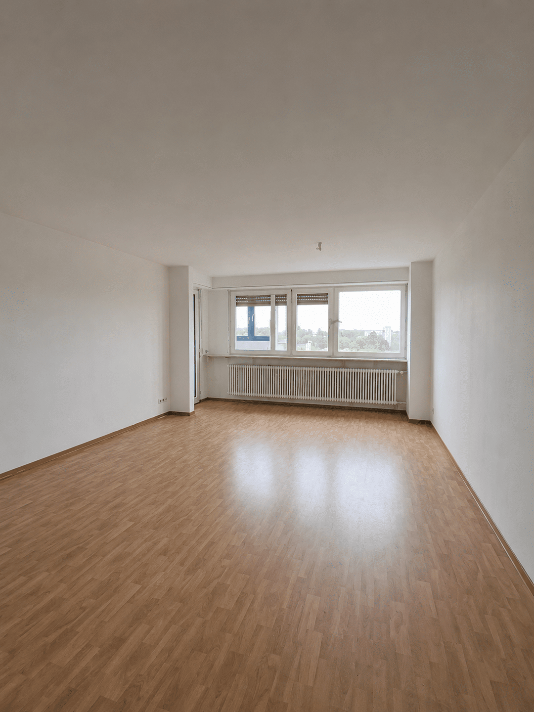 Modernes 3-Zimmer-Apartment mit verglastem Balkon und toller Aussicht, 66121 Saarbrücken