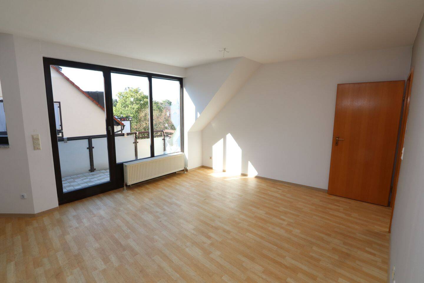 4 Zimmer – gepflegt, EBK, Balkon, 3.OG- von Privat, 90522 Oberasbach