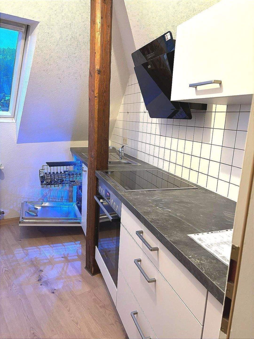 Frei ab sofort / 3-Zimmer-Dachgeschosswohnung im 3. Obergeschoss (ohne Aufzug) / neue Einbauküche, 56841 Traben-Trarbach