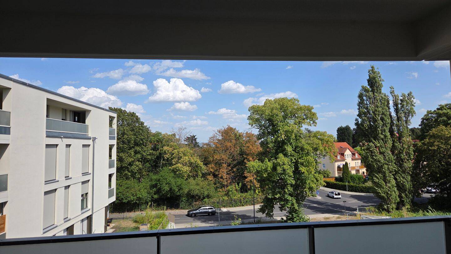 2-Zimmer-Wohnung mit 2 Balkonen und Blick über Dresden, 1159 Dresden