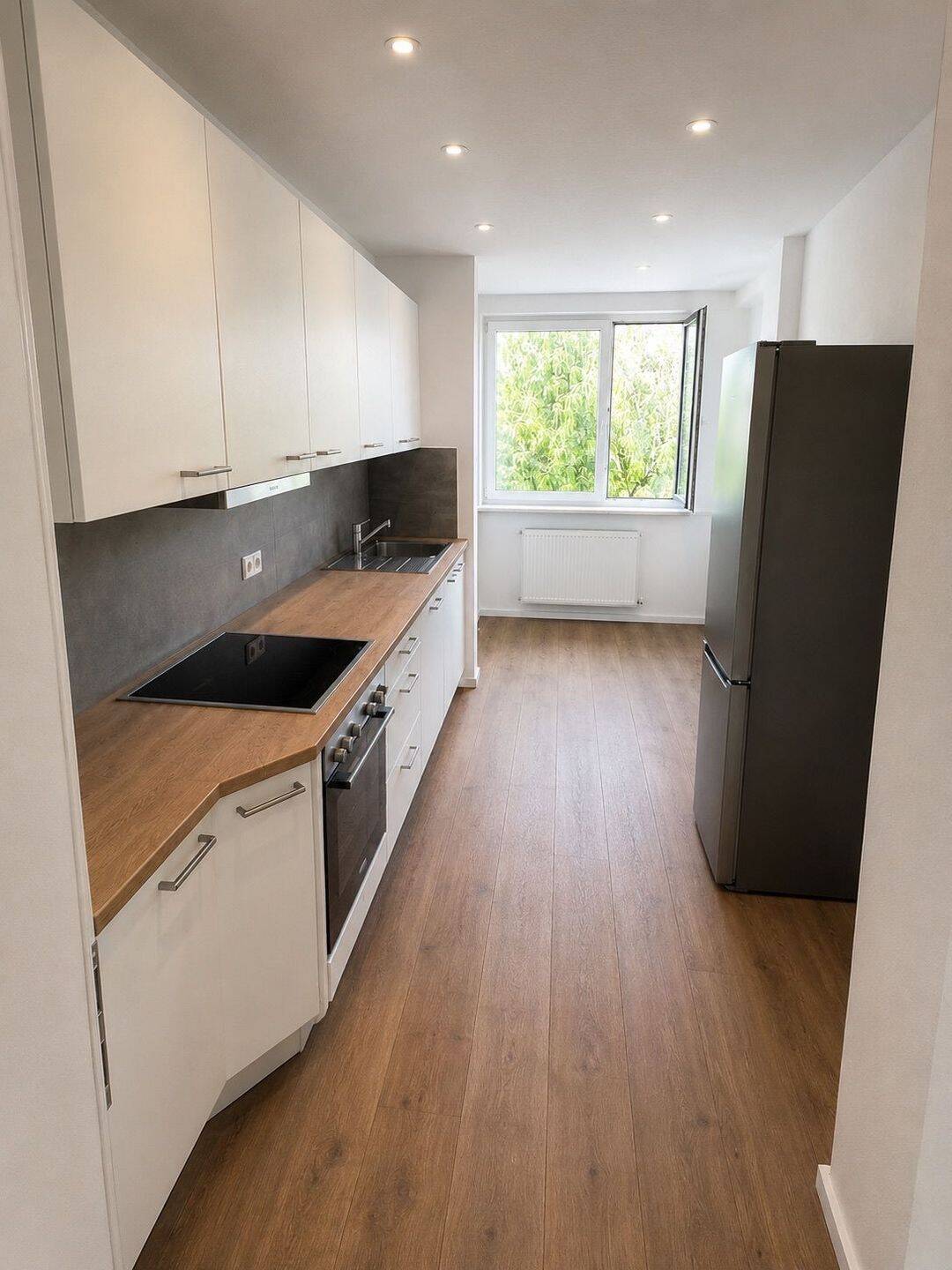 Kernsanierte Ruhige 3-Zimmer mit eigenem Garten & Neuer EBK, 70376 Stuttgart (Bad Cannstatt Burgholzhof Münster Zuffenhausen)