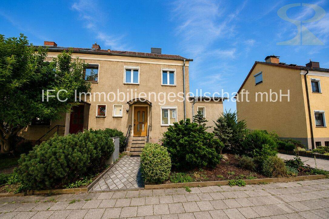 Charmantes Reihenendhaus mit Garage und großzügigem Grundstück in Roßlau, 6862 Dessau-Roßlau