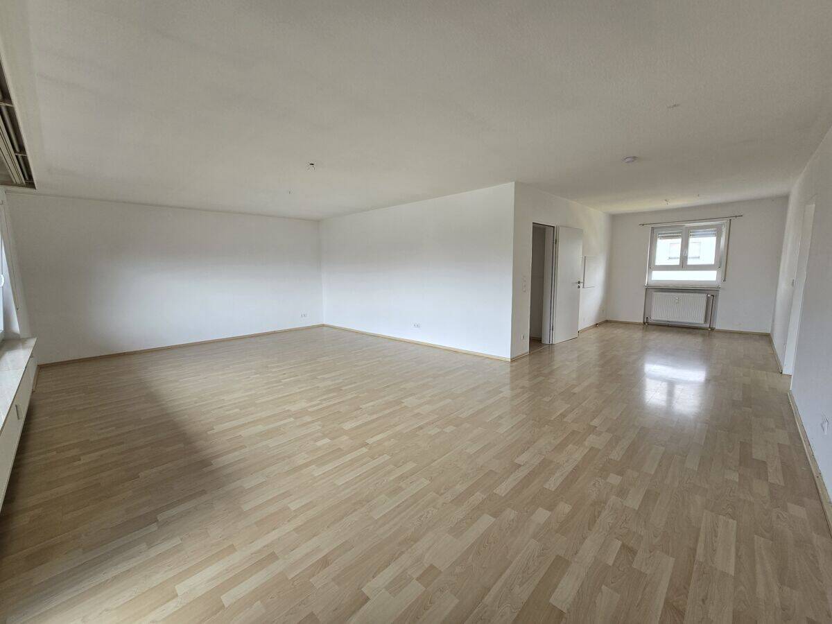 Viel Platz zum Wohlfühlen – helle 3 Zi.-Wohnung mit Balkon und Einbauküche