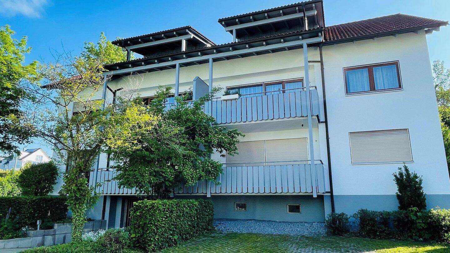 Wohnen am Burgberg in Überlingen: Großzügige 3-Zimmer-Oase mit Balkon, Aussicht & 2 Stellplätzen, 88662 Überlingen