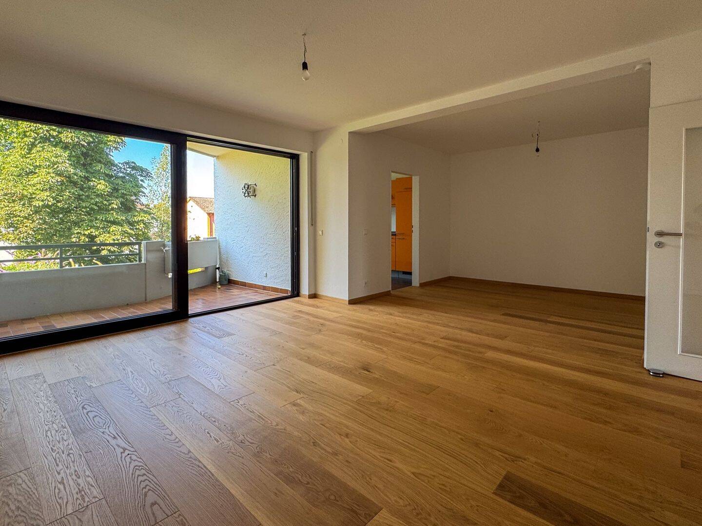 Frisch sanierte 3-Zimmer-Wohnung mit großem Balkon und Blick ins Grüne, 83026 Rosenheim (Aising Happing Pang Süd)