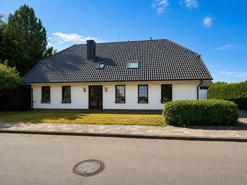 Großzügiges Einfamilienhaus mit 9 Zimmern, Doppelgarage und schönem Gartengrundstück in ruhiger Wohnsiedlung, 49696 Molbergen