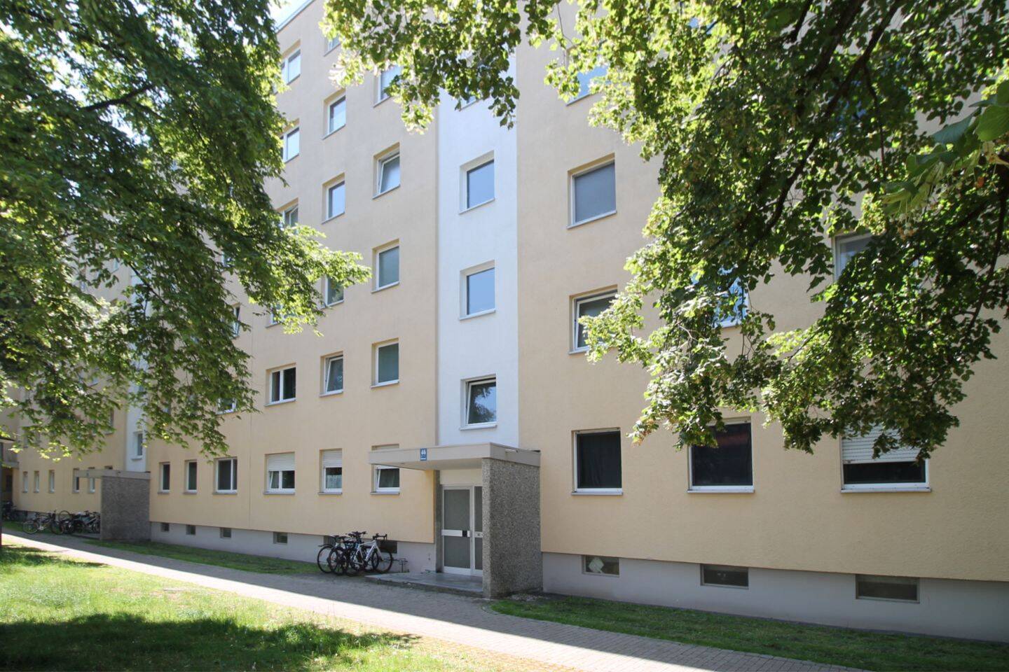 Erstbezug nach Sanierung – 2-Zimmer-Wohnung in ruhiger Lage mit Westloggia, 81737 München (Ramersdorf-Perlach)