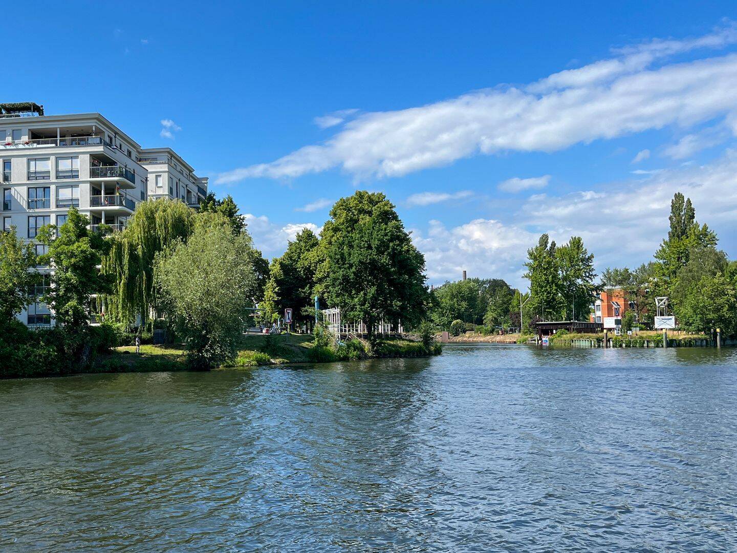 Wohnen am Wasser: Großzügige 4-Zimmer-Terrassenwohnung mit Garten und Westterrasse, 10589 Berlin (Charlottenburg-Wilmersdorf Charlottenburg Kolonie Gerickes Hof)